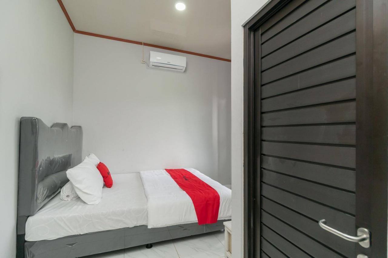 RedDoorz Plus near Jungeland Sentul Bogor Exterior foto