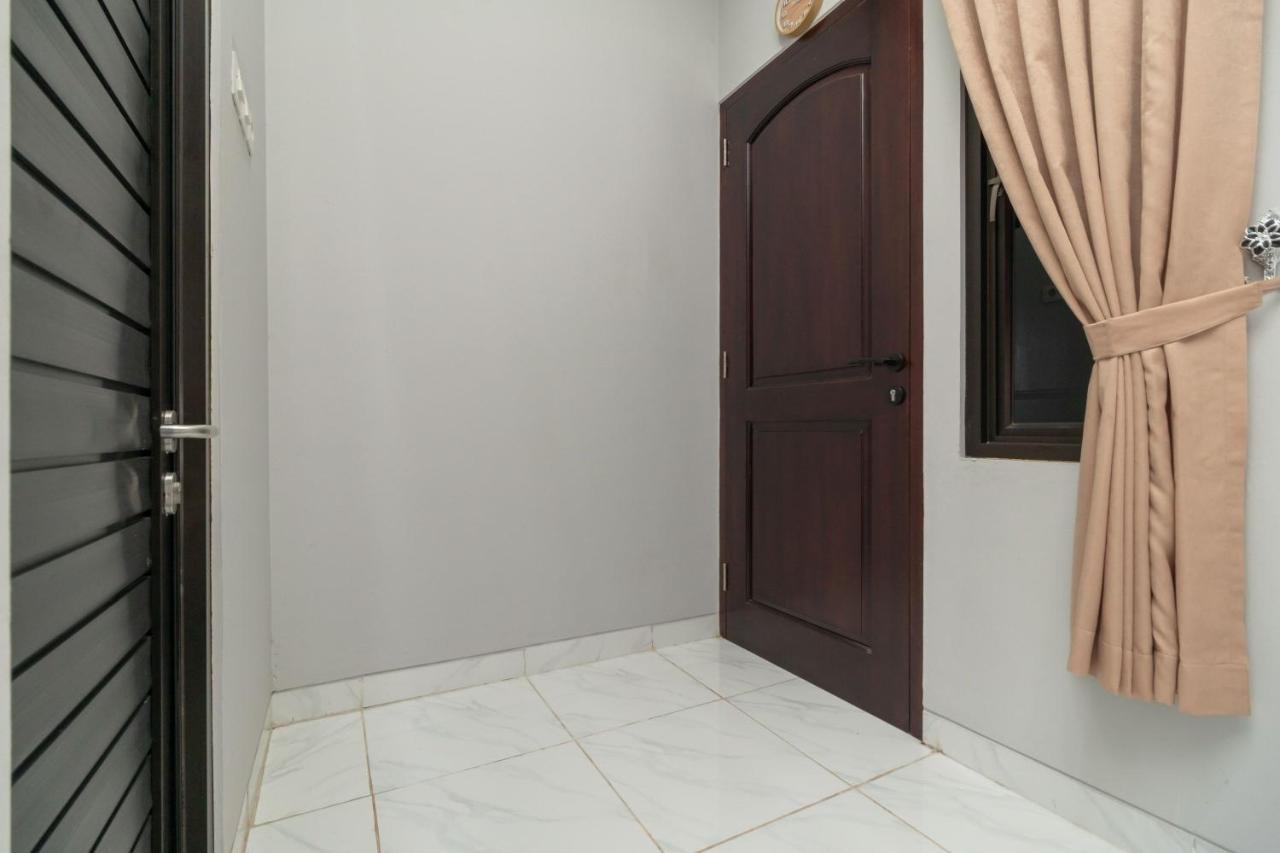 RedDoorz Plus near Jungeland Sentul Bogor Exterior foto